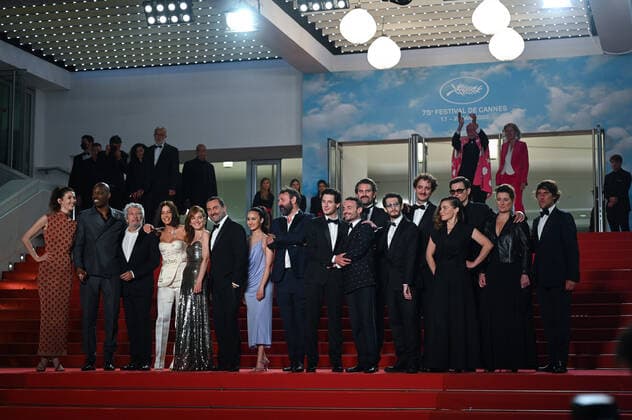 75eme Festival International du Film de Cannes. Montee des marches du film Fumer fait tousser . Festival de Cannes 2022 - The 75th annual Cannes film festival 2022 in Cannes - France - Fumer fait tousser Red Carpet - Doria Tillier, Jean-Pascal Zadi, Alain Chabat, Adèle Exarchopoulos, Anaïs Demoustier, Gilles Lellouche, Oulaya Amamra, Quentin Dupieux, Vincent Lacoste, Jérôme Niel, Gregoire Ludig, Anthony Sonigo, Blanche Gardin, David Marsais 280514 2022-05-22 Cannes France Copyright: xLionelxGuericolas MPPx STAR_280514_064