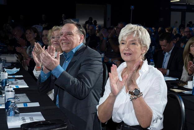 May 28, 2022, DRUMMONDVILLE, PQ, Canada: Quebec Premier Francois Legault and wife Isabelle Bris, right, applaud at the beginning of a Coalition Avenir Quebec annual congress, in Drummondville, Que., Saturday, May 28, 2022. DRUMMONDVILLE Canada - ZUMAc35_ 20220528_zaf_c35_006 Copyright: xJacquesxBoissinotx