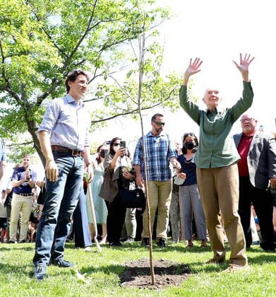 July 7, 2022, Sudbury, ON, CANADA: Prime Minister Justin Trudeau and Dr. Jane Goodall took part in the historic planting of Greater SudburyöÄÃ s 10 millionth tree, in Bell Park, Greater Sudbury, Ont., Thursday, July 7, 2022. Sudbury CANADA - ZUMAc35_ 20220707_zaf_c35_039 Copyright: xGinoxDonatox