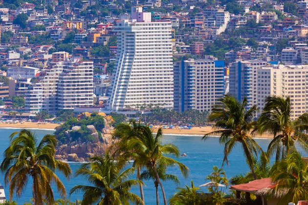 Acapulco, Mexico July 5, 2022 - View of the Acapulco bay. Acapulco is located in the southwest of Mexico, in the state of Guerrero, and is a famous tourist destination worldwide. It is the closest beach to the Mexican capital. BAIE DE ACAPULCO, OCEAN PACIFIQUE, LITTORAL, ILLUSTRATION, PANORAMA, STATION BALNEAIRE MEXICAINE, MEXIQUE, VOYAGE, PARADISIAQUE, VUE DE ACAPULCO, TOURISME, SITE TOURISTIQUE, EVASION, VACANCES, CARTE POSTALE, GUERRERO, COSTERA, HOTELS, PALMIERS, PLAGE, RESORT Copyright: xVincentxIsorex