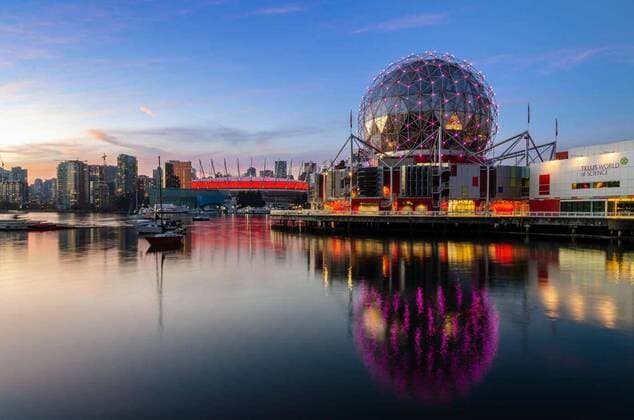Sunset view of Telus World of Science in Vancouver, British Columbia, Canada, Vancouver, Canada - October 20, 2018 : Sunset Vancouver Downtown skyline of False Creek with World of Science and Stadium in British Columbia, Canada., Vancouver, Canada - October 20, 2018 : Sunset Vancouver Downtown skyline of False Creek with World of Science and Stadium in British Columbia, Canada., 19.06.2020, Copyright: xboonsomx Panthermedia28557888.jpg