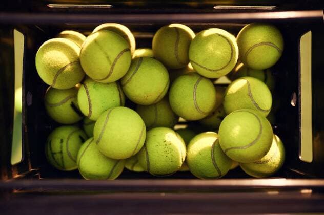 Basket with big tennis balls, top view, nobody, Basket with big tennis balls, top view, nobody, green court cover on background. Active healthy lifestyle, sport game with racket concept, Basket with big tennis balls, top view, nobody, green court cover on background. Active healthy lifestyle, sport game with racket concept, 13.09.2020, Copyright: xNomadSoulx Panthermedia28841309.jpg