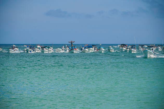August 28, 2022, Sisal, Yucatan, Mexico: August 28, 2022, Sisal, Mexico: Believers take part during the mass as part of annual celebration of the Black Christ. on the last Sunday of August in the port of Sisal, a mass is held to the Black Christ at the beginning of the day, a procession is carried out by the sea with the belief that when walking it blesses the season and more octopus comes out. Custodians load the Black Christ to place it on their boat. on August 28, 2022 in Sisal, Mexico. Sisal Mexico - ZUMAe321 20220828_zia_e321_042 Copyright: xMarianaxGutierrez xEyepixxGroupx