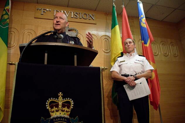 News Bilder des Tages September 5, 2022, Regina, Saskatchewan, Canada: Regina Police Chief Evan Bray, left, speaks while Assistant Commissioner Rhonda Blackmore, right, looks on during a press conference at RCMP F Division Headquarters in Regina on Monday, Sept. 5, 2022. Damien Sanderson and Myles Sanderson allegedly stabbed and killed 10 people between James Smith Cree Nation and Weldon, Sask. on Sunday morning. Today, the RCMP said Damien was located deceased at the First Nation, while his brother Myles is still at large. Regina Canada - ZUMAc35_ 20220905_zaf_c35_146 Copyright: xMichaelxBellx