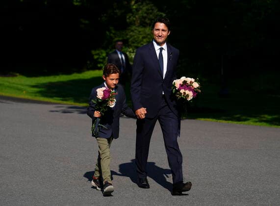 September 10, 2022, Ottawa, ON, CANADA: Prime Minister Justin Trudeau and son Hadrien arrive to place flowers for Queen Elizabeth II prior to a ceremony to proclaim the accession of the new Sovereign, King Charles III, at Rideau Hall, in Ottawa, Saturday, Sept. 10, 2022. Queen Elizabeth II, Britain s longest-reigning monarch, died Thursday after 70 years on the throne. She was 96. Ottawa CANADA - ZUMAc35_ 20220910_zaf_c35_025 Copyright: xSeanxKilpatrickx