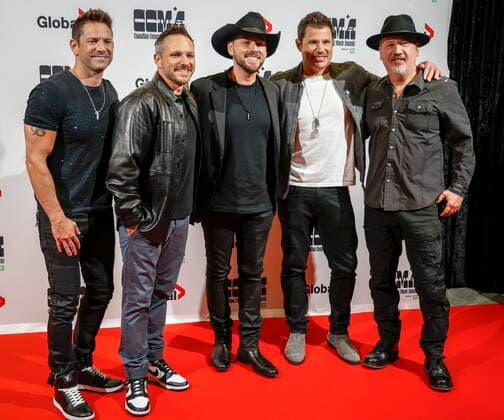 September 11, 2022, Calgary, AB, CANADA: Brett Kissel, centre, and 98 Degrees pose on the red carpet at the Canadian Country Music Awards in Calgary, Alta., Sunday, Sept. 11, 2022. Calgary CANADA - ZUMAc35_ 20220911_zaf_c35_317 Copyright: xJeffxMcintoshx
