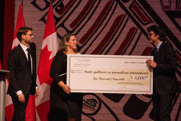 October 22, 2022, Gatineau, PQ, Canada: Laura-Julie Perreault of La Presse, centre, and Jean-Frederic Legare-Tremblay, right, are awarded the Fonds quebecois en journalisme international (FQJI) grant at Parliamentary Press Gallery Dinner at the Museum of History in Gatineau, Que., on Saturday, Oct. 22, 2022. Gatineau Canada - ZUMAc35_ 20221022_zaf_c35_049 Copyright: xSpencerxColbyx