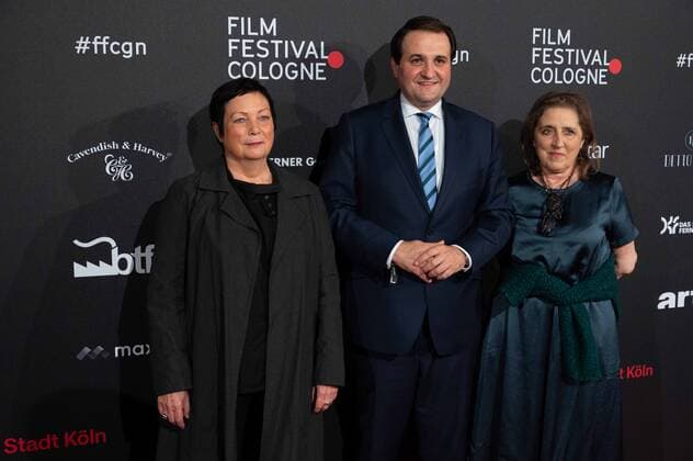 f l Martina RICHTER, Head of Fil Festival Cologne, Nathanael LIMINSKI, Head of State Chancellery NRW, Petra MUELLER, Müller, Head of Filmstiftung NRW, Red Carpet, Red Carpet Show, arrival, arrival, Film Festival Cologne awards in Cologne, 27 10 2022