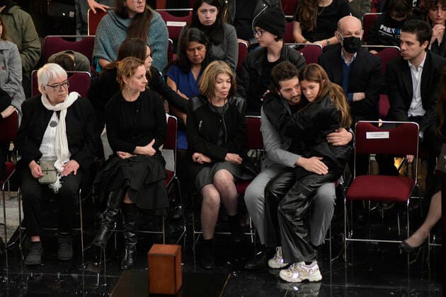 Posthumous Tribute to Set Designer Alejandro Luna December 16, 2022, Mexico City, Mexico: Diego Luna Fiona Luna, Jeronimo Luna, Maria Luna, Marina de Tavira, Camila Sodi during the posthumous tribute of present ashes of Diego Luna™s fatherr Alejandro Luna, National Award in Sciences and Arts who died at the age of 83, at Palacio de Bellas Artes. on December 16, 2022 in Mexico City, Mexico. (Photo by Jaime Nogales Eyepix Group) Copyright: xJaimexNogales xEyepixxGroupx JN_16122022_84210