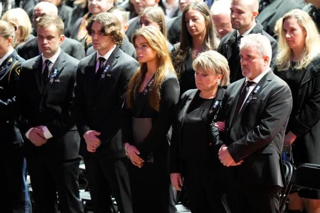 Kanada, Trauerfeier für erschossenen Polizisten Grzegorz Greg Pierzchala in Barrie, Ontario January 4, 2023, Barrie, ON, CANADA: The parents (right) and family members of OPP Const. Grzegorz (Greg) Pierzchala attend his funeral service in Barrie, Ont., Wednesday, Jan.4, 2023. Barrie CANADA - ZUMAc35_ 20230104_zaf_c35_015 Copyright: xFrankxGunnx