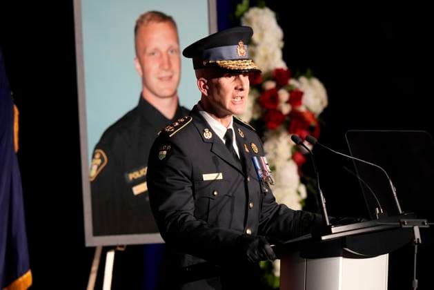 Kanada, Trauerfeier für erschossenen Polizisten Grzegorz Greg Pierzchala in Barrie, Ontario January 4, 2023, Barrie, ON, CANADA: Ontario Provincial Police commissioner Thomas Carrique speaks during the funeral service of OPP Const. Grzegorz (Greg) Pierzchala in Barrie, Ont., Wednesday, Jan.4, 2023. Barrie CANADA - ZUMAc35_ 20230104_zaf_c35_020 Copyright: xFrankxGunnx