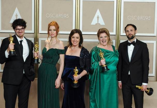 Daniel Roher, Odessa Rae, Diane Becker, Malanie Miller, Shane Boris in the press room for 95th Academy Awards - Photo Room, Dolby Theatre, Los Angeles, CA March 12, 2023. Photo By: Elizabeth Goodenough Everett Collection in the press room for 95th Academy Awards - Photo Room, Dolby Theatre, Los Angeles, CA March 12, 2023. Photo By: Elizabeth Goodenough Everett Collection PUBLICATIONXNOTxINxCANxCHNxFRAxITAxJPNxNORxPOLxRUSxESPxUKxUSA