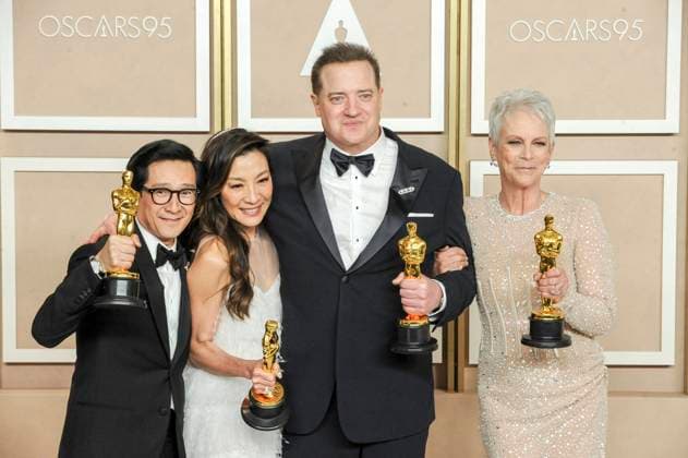 Ke Huy Quan, Michelle Yeoh, Jamie Lee Curtis, Brendan Fraser in the press room for 95th Academy Awards - Photo Room, Dolby Theatre, Los Angeles, CA March 12, 2023. Photo By: Elizabeth Goodenough/Everett Collection in the press room for 95th Academy Awards - Photo Room, Dolby Theatre, Los Angeles, CA March 12, 2023. Photo By: Elizabeth Goodenough/Everett Collection PUBLICATIONXNOTxINxCANxCHNxFRAxITAxJPNxNORxPOLxRUSxESPxUKxUSA