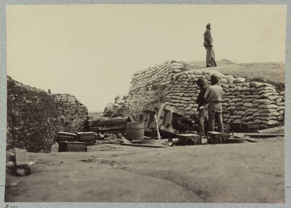 RECORD DATE NOT STATED Confederate fortifications, Yorktown, Virginia. No. B141, Title from item, Hand written on verso: Miller, vol. 8, page 371, Hand written on verso from an unidentified source: Confederate Battery at Yorktown which fired upon the Federal Balloonist and upon which Balloon Bryan looked down. (Capt. John Randolph Bryan), Gift; Col. Godwin Ordway; 1948. United States, History, Civil War, 1861-1865, United States, Virginia, Yorktown. Copyright: xpiemagsx civwarpietiff12032023-10007 !ACHTUNG AUFNAHMEDATUM GESCHÄTZT!