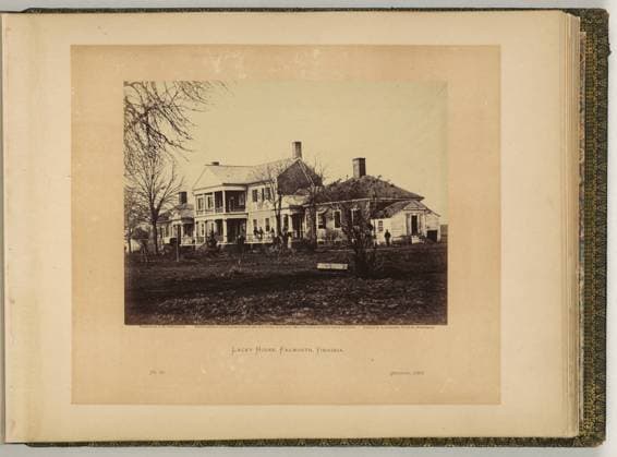 RECORD DATE NOT STATED Lacey House, Falmouth, Virginia negative by T.H. O Sullivan ; positive by A. Gardner.. Illus. in: Gardner s photographic sketch book of the war Alexander Gardner. Washington, D.C. : Philp & Solomons, c1866 , v. 1, no. 29, Copyright by A. Gardner, Title from item, Variant unbound view in LOT 4165-G. Dwellings, Virginia, Falmouth, 1860-1870, United States, History, Civil War, 1861-1865, Military facilities, Union. Copyright: xpiemagsx civwarpietiff12032023-8699 !ACHTUNG AUFNAHMEDATUM GESCHÄTZT!