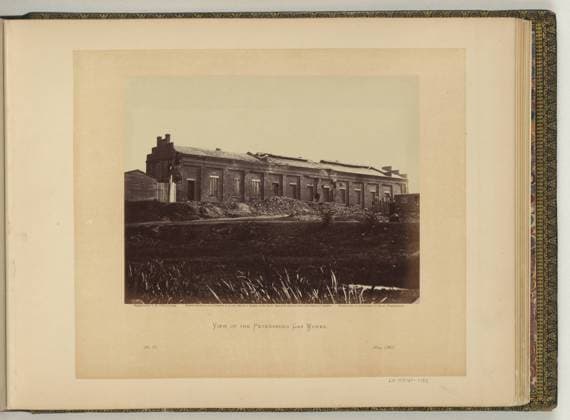 RECORD DATE NOT STATED View of the Petersburg Gas Works negative by T.H. O Sullivan, positive by A. Gardner.. Illus. in: Gardner s photographic sketch book of the war Alexander Gardner. Washington, D.C. : Philp & Solomons, c1866 , v. 2, no. 81, Copyright by A. Gardner, Title from item. Public utility companies, Virginia, Petersburg, 1860-1870, War damage, Virginia, Petersburg, 1860-1870, Petersburg (Va.), History, Siege, 1864-1865, United States, History, Civil War, 1861-1865, Destruction & pillage, Union. Copyright: xpiemagsx civwarpietiff12032023-8744 !ACHTUNG AUFNAHMEDATUM GESCHÄTZT!