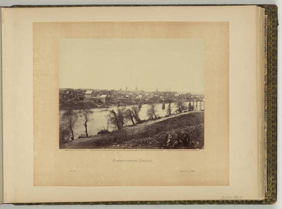 RECORD DATE NOT STATED Fredericksburg, Virginia negative by T.H. O Sullivan; positive by A. Gardner.. Illus. in: Gardner s photographic sketch book of the war Alexander Gardner. Washington, D.C. : Philp & Solomons, c1866 , v. 1, no. 30, Copyright by A. Gardner, Title from item. Cities & towns, Virginia, Fredericksburg, 1860-1870, Fredericksburg, Battle of, Fredericksburg, Va, 1862 , United States, History, Civil War, 1861-1865, Battlefields. Copyright: xpiemagsx civwarpietiff12032023-8700 !ACHTUNG AUFNAHMEDATUM GESCHÄTZT!