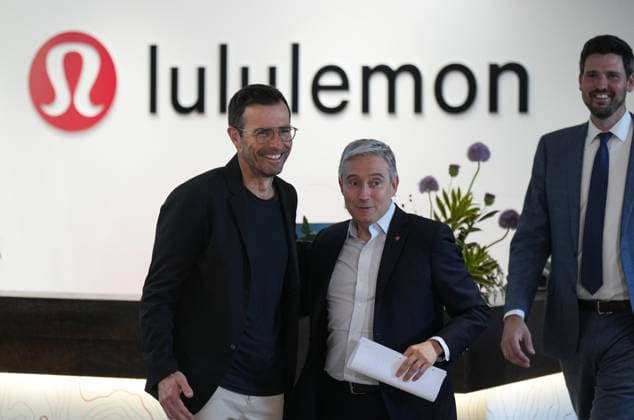 May 25, 2023, VANCOUVER, BC, CANADA: Lululemon CEO Calvin McDonald, left, Minister of Innovation, Science and Industry, Francois-Philippe Champagne, centre, and Minister of Immigration, Refugees and Citizenship Sean Fraser arrive for a news conference at the company s headquarters, in Vancouver, on Thursday, May 25, 2023. The company has received a waiver from immigration rules restricting access to foreign workers as it expands its global headquarters, with plans to hire 2,600 additional workers over the next five years. VANCOUVER CANADA - ZUMAc35_ 20230525_zaf_c35_081 Copyright: xDarrylxDyckx