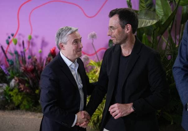 May 25, 2023, VANCOUVER, BC, CANADA: Minister of Innovation, Science and Industry, Francois-Philippe Champagne, left, and Lululemon CEO Calvin McDonald shake hands after a news conference at the company s headquarters, in Vancouver, on Thursday, May 25, 2023. The company has received a waiver from immigration rules restricting access to foreign workers as it expands its global headquarters, with plans to hire 2,600 additional workers over the next five years. VANCOUVER CANADA - ZUMAc35_ 20230525_zaf_c35_083 Copyright: xDarrylxDyckx