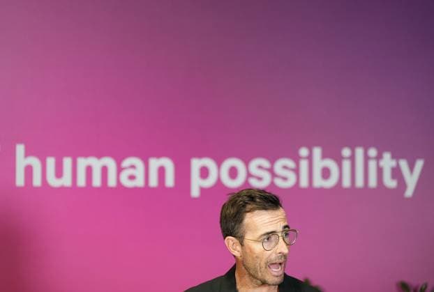 May 25, 2023, VANCOUVER, BC, CANADA: Lululemon CEO Calvin McDonald speaks during a news conference at the company s headquarters, in Vancouver, on Thursday, May 25, 2023. Lululemon has received a waiver from immigration rules restricting access to foreign workers as it expands its global headquarters, with plans to hire 2,600 additional workers over the next five years. VANCOUVER CANADA - ZUMAc35_ 20230525_zaf_c35_084 Copyright: xDarrylxDyckx