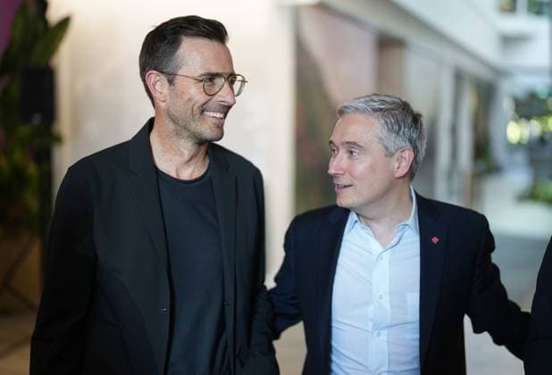 May 25, 2023, VANCOUVER, BC, CANADA: Lululemon CEO Calvin McDonald, left, walks with Minister of Innovation, Science and Industry, Francois-Philippe Champagne after a news conference at the company s headquarters, in Vancouver, on Thursday, May 25, 2023. The company has received a waiver from immigration rules restricting access to foreign workers as it expands its global headquarters, with plans to hire 2,600 additional workers over the next five years. VANCOUVER CANADA - ZUMAc35_ 20230525_zaf_c35_107 Copyright: xDarrylxDyckx
