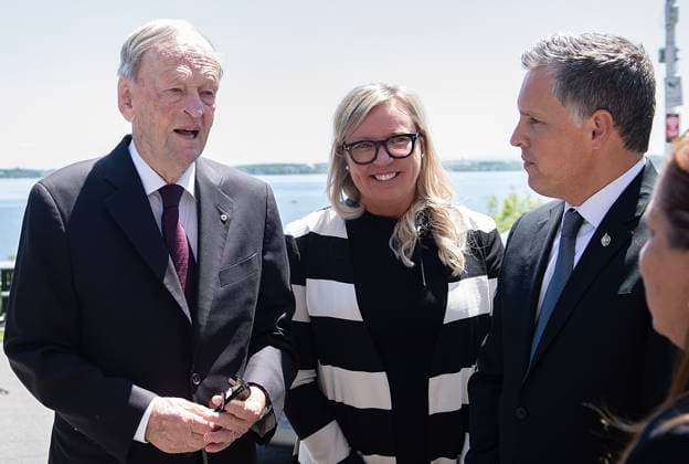 May 26, 2023, L IIe-Perrot, PQ, Canada: Former Prime Minister Jean Chretien, left, arrives for the funeral of former Liberal cabinet minister Marc Lalonde in L IIe-Perrot, west of Montreal, Friday, May 26, 2023. L IIe-Perrot Canada - ZUMAc35_ 20230526_zaf_c35_039 Copyright: xGrahamxHughesx