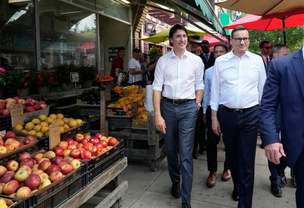 June 2, 2023, TORONTO, ON, Canada: Poland Prime Minister Mateusz Morawiecki, right, and Prime Minister Justin Trudeau, centre, enjoy a walk in downtown Toronto on Friday, June 2, 2023. TORONTO Canada - ZUMAc35_ 20230602_zaf_c35_069 Copyright: xFrankxGunnx