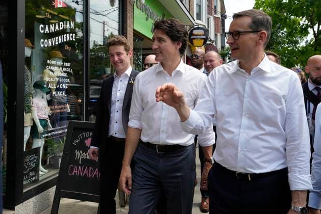 June 2, 2023, TORONTO, ON, Canada: Poland Prime Minister Mateusz Morawiecki, right, and Prime Minister Justin Trudeau, centre, enjoy a walk in downtown Toronto on Friday, June 2, 2023. TORONTO Canada - ZUMAc35_ 20230602_zaf_c35_070 Copyright: xFrankxGunnx