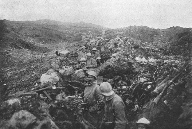RECORD DATE NOT STATED Apres la reprise du Fort de Douaumont; Boyau allemand partant du fort et converti en..., 1916. Creator: Unknown. Copyright:xedif?cio,povos,macho,grupo,homem,homens,fort,paisagem,artes,pa?s,Franc?s,France,arte,guy,cor,bleak,fotografia,fortifications,fortification,armour,militar,guerra,partexdianteira,posi??o,For?asxArmadas,s?culo,capacete,fotografia,soldado,c?pia,primeiraxguerraxdexmundo,wartime,conceito,batalha,foto,tropas,B&W,Lorena,Ex?rcito,guerra,trincheira,trincheiras,publica??o,Cor,,World.war.i,WWI,pretox&xbranco,pretoxexbranco,B W,for?asxarmadas,brancoxexpreto,GuerraxDexMundoxUma,1910s,20oxs?culo,Meuse,ThexPrintxCollector,FrenchxArmy,photograph,landscape,Unknown,L Illustration,FortxDouamontx IMAGO ,2970515 ! ACHTUNG: AUFNAHMEDATUM Copyright:edif?cio,povos,macho,grupo,homem,homens,fort,paisagem,artes,pa?s,Franc?s,France,arte,guy,cor,bleak,fotografia,fortifications,fortification,armour,militar,guerra,partexdianteira,posi??o,For?a