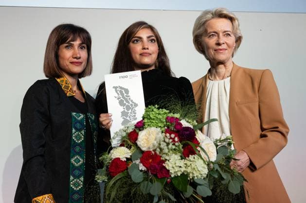 f l n r Mersedeh Shahinkar Iranian activist , Shima Babaei, Ursula von der Leyen President of the European Commission, politician , M100 Sanssouci Colloquium Presentation of the M100 Media Award on 14 September 2023, 14 9 2023, Orangerie Sanssouci, Park Sanssouci, Potsdam, Brandenburg, Germany. kreativmedia_m100_49