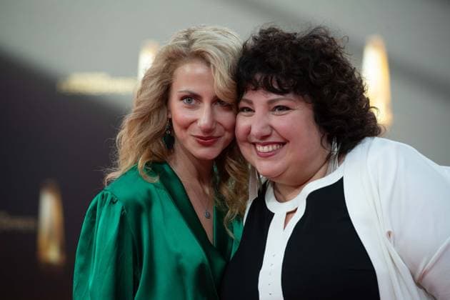 Meltem KAPTAN, actress, with her sister Derya, left, red carpet, red carpet show, arrival, arrival, German Television Award, German Television Award 2023, German Television Award 2023 at MMC Studios Cologne, on 28 09 2023