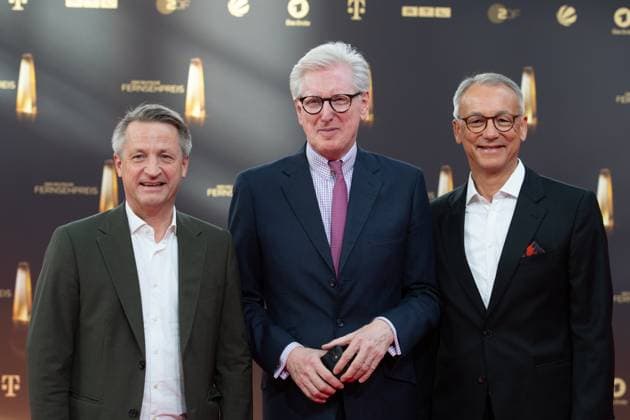 f l Nikolaus BLOME, journalist, Theo KOLL, presenter, Rainer MUNZ, correspondent, Red Carpet, Red Carpet Show, Arrival, Arrival, German Television Award, The German Television Award 2023, German Television Award 2023 in the MMC Studios Cologne, on 28 09 2023