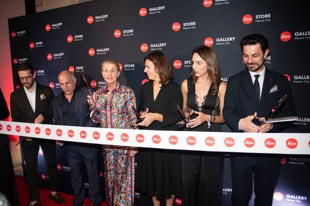Leica Store Mexico Opening November 17, 2023, Mexico City, Mexico: Adrian Cerdeira, Mike Giannattasio, Karin Rehn-Kaufmann, Camilla Campoli, Betsy May, Manolo Marquez during the ribbon cutting for the opening of the Leica Store Mexico. on November 17, 2023, Mexico City, Mexico. (Photo by Jaime Nogales Eyepix Group) Copyright: xJaimexNogales xEyepixxGroupx JN_17112023_104812