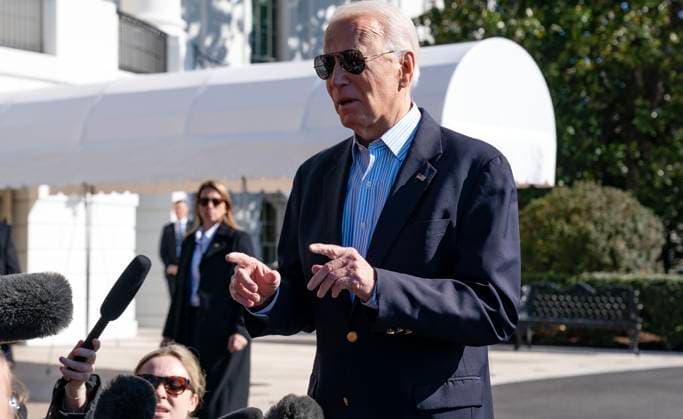 February 29, 2024, Washington, District Of Columbia, USA: United States President Joe Biden speaks to members of the media on the South Lawn of the White House before boarding Marine One in Washington, DC, US, on Thursday, February 29, 2024. Biden plans to visit Brownsville, Texas, where he will press lawmakers to pass a bipartisan Senate border security deal that was rejected by Republicans at Trump™s urging and meet with US Border Patrol agents, law enforcement and local leaders Washington USA - ZUMAs152 20240229_faa_s152_051 Copyright: xLeighxVogelx-xPoolxviaxCNPx