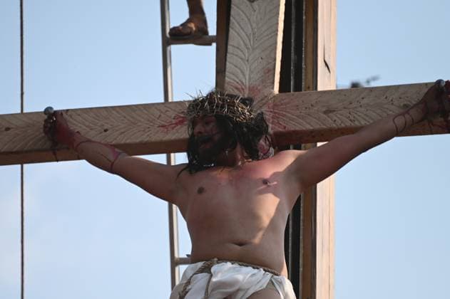 Mexiko, Karwoche, Kreuzweg und Prozession in Mexiko-Stadt Passion of Christ Representation In Iztapalapa March 29, 2024, Mexico City, Mexico: An actor representing Jesus Christ is crucified in the 181st recreation of the Passion of Christ at the Iztapalapa neighborhood, at eastern Mexico City, Like every year in Good Friday in Iztapalapa the Viacrucis recreation is celebrated, one of the most representative and ancient religious traditions. on March 29, 2024 in Mexico City, Mexico. (Photo by Carlos Tischler Eyepix Group) Copyright: xCarlosxTischler xEyepixxGroupx CT_29032024_115893