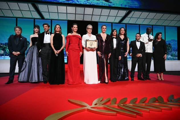 77eme Festival International du Film de Cannes Ceremonie douverture Opening ceremony of the 77th International Cannes Film Festival 304897 2024 05 14 Cannes France Binoche, Juliette Cottin, Camille Streep, Meryl Favino, Pierfrancesco Green, Eva Gerwig, Greta Labaki, Nadine Gladstone, Lily Bayona, Juan Antonio Hirokazu Kode Eda Ceylan, Ebru Copyright: xSergexArnalx xStarfacex STAR_304897_037