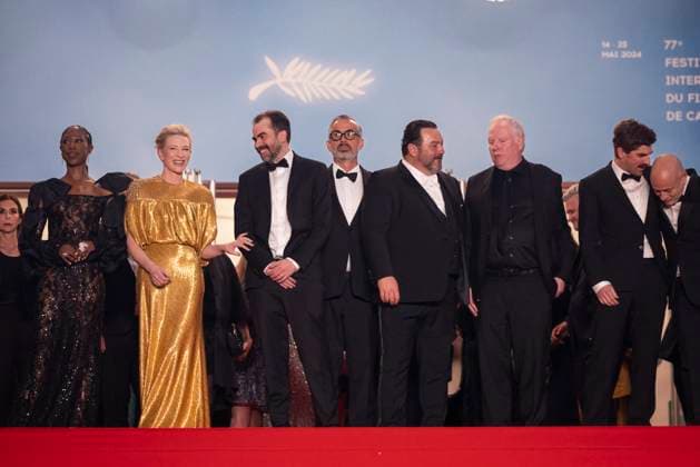 Descente des marches du film  Rumours  lors du 77eme Festival International du Film de Cannes, au Palais des Festivals à Cannes Nikki Amuka Bird, Cate Blanchett, Galen Johnson, guest, Denis Mà nochet, Guy Maddin, Evan Johnson, Rolando Ravello Descente des marches du film  Rumours  lors du 77eme Festival International du Film de Cannes, au Palais des Festivals à Cannes On may 18th 2024 Olivier Borde Bestimage People leaving the red carpet of the movie  Rumours  during the 77th Cannes International Film Festival at the Palais des Festivals in Cannes, France On may 18th 2024 Cannes France Copyright: xOLIVIERxBORDEx xBESTIMAGExOLIVIERxBORDEx xBESTIMAGEx