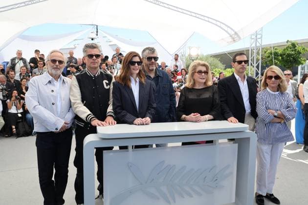 Photocall of the film Marcello Mio Compà tition at the 77th Cannes International Film Festival Fabrice Luchini, Benjamin Biolay, Chiara Mastroianni, director Christophe Honorà , Catherine Deneuve, Melvil Poupaud, Nicole Garcia Photocall of the movie Marcello Mio Competition during the 77th Cannes International Film Festival May 14 25, 2024 , May 22, 2024 Jacovides Moreau Bestimage Photocall of the movie Marcello Mio Competition during the 77th Cannes International Film Festival May 14 25, 2024 , May 22, 2024 Cannes France Copyright: xJACOVIDES-MOREAUx xBESTIMAGExJACOVIDES-MOREAUx xBESTIMAGEx