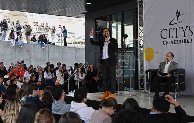 May 22, 2024, Tijuana, Baja California, Mexico: Long-shot Mexican presidential candidate of the Citizens Movement party (MC), Jorge Alvarez Maynez, campaigned in Tijuana, Baja California, Mexico seeking the youth vote at the CETYS University campus on Wednesday, May 22, 2024. Tijuana Mexico - ZUMAm180 20240522_zip_m180_009 Copyright: xCarlosxA.xMorenox