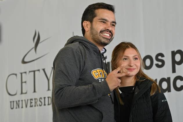 May 22, 2024, Tijuana, Baja California, Mexico: Long-shot Mexican presidential candidate of the Citizens Movement party (MC), Jorge Alvarez Maynez poses for selfies with student supporters after his campaign stop in Tijuana, Baja California, Mexico, where he sought the youth vote at the CETYS University campus on Wednesday, May 22, 2024. Tijuana Mexico - ZUMAm180 20240522_zip_m180_023 Copyright: xCarlosxA.xMorenox