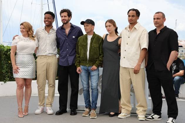 Cannes - Vivre, Mourir, Renaitre Photocall Sophie Guillemin, Noah Deric, Victor Belmondo, Gaël Morel, Lou Lampros, Theo Christine and Stà phane Rideau attend the Vivre, Mourir, Renaitre (To Live, To Die, To Live Again) photocall at the 77th annual Cannes Film Festival at Palais des Festivals on May 23, 2024 in Cannes, France. Photo by Shootpix ABACAPRESS.COM Cannes France Copyright: xShootpix ABACAx