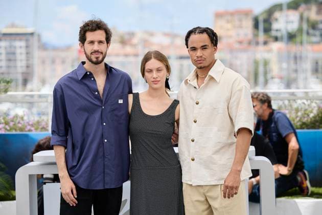 Photocall du film Vivre, Mourir, Renaitre lors du 77eme Festival International du Film de Cannes Victor Belmondo, Lou Lampros et Thà o Christine au photocall du film Vivre, Mourir, Renaitre lors du 77eme Festival International du Film de Cannes, au Palais des Festivals à Cannes, France, le 23 mai 2024 Jacovides Moreau Bestimage Photocall for the film Live, Die, Reborn at the 77th edition of the Cannes Film Festival in Cannes, southern France, on May 23, 2024 Cannes France Copyright: xJACOVIDES-MOREAUx xBESTIMAGExJACOVIDES-MOREAUx xBESTIMAGEx