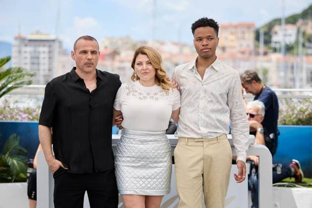 Photocall du film Vivre, Mourir, Renaitre lors du 77eme Festival International du Film de Cannes Stà phane Rideau, Sophie Guillemin et Noah Deric au photocall du film Vivre, Mourir, Renaitre lors du 77eme Festival International du Film de Cannes, au Palais des Festivals à Cannes, France, le 23 mai 2024 Jacovides Moreau Bestimage Photocall for the film Live, Die, Reborn at the 77th edition of the Cannes Film Festival in Cannes, southern France, on May 23, 2024 Cannes France Copyright: xJACOVIDES-MOREAUx xBESTIMAGExJACOVIDES-MOREAUx xBESTIMAGEx