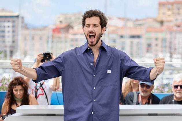 Photocall du film Vivre, Mourir, Renaitre lors du 77eme Festival International du Film de Cannes Victor Belmondo au photocall du film Vivre, Mourir, Renaitre lors du 77eme Festival International du Film de Cannes, au Palais des Festivals à Cannes, France, le 23 mai 2024 Jacovides Moreau Bestimage Photocall for the film Live, Die, Reborn at the 77th edition of the Cannes Film Festival in Cannes, southern France, on May 23, 2024 Cannes France Copyright: xJACOVIDES-MOREAUx xBESTIMAGExJACOVIDES-MOREAUx xBESTIMAGEx
