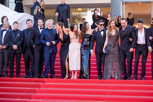 B Montà e des marches du film  L?amour ouf  lors du 77eme Festival International du Film de Cannes Ahmed Hamidi, Anthony Bajon, Karim Leklou, Francois Civil, Alain Chabat, Adele Exarchopoulos, Mallory Wanecque, Elodie Bouchez, Alain Attal, Audrey Diwan, Gilles Lellouche, Malik Frikah Montà e des marches of the film  L?amour ouf  during the 77th Cannes International Film Festival, at the Palais des Festivals in Cannes On may 23th 2024 Olivier Borde Bestimage Red carpet of the movie  Beating Hearts during the 77th Cannes International Film Festival at the Palais des Festivals in Cannes, France On may 23th 2024 Cannes France Copyright: xOLIVIERxBORDEx xBESTIMAGExOLIVIERxBORDEx xBESTIMAGEx