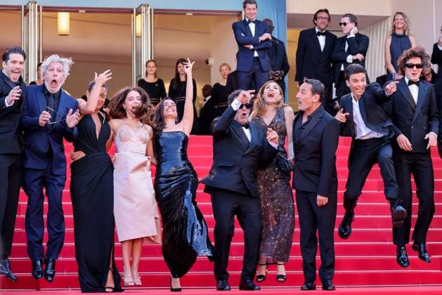 Cannes - L Amour Ouf (Beating Hearts) Red Carpet Adele Exarchopoulos, Mallory Wanecque, Raphaël Quenard, Francois Civil, Gilles Lellouche, Malik Frikah, Karim Laklou, Ahmed Hamidi, President of the Jury International Critics Week, Audrey Diwan, Director July Jung, Anthony Bajon, Elodie Bouchez and Alain Chabat attend the L Amour Ouf (Beating Hearts) Red Carpet at the 77th annual Cannes Film Festival at Palais des Festivals on May 23, 2024 in Cannes, France. Photo by ShootPix ABACAPRESS.COM Cannes France Copyright: xShootPix ABACAx