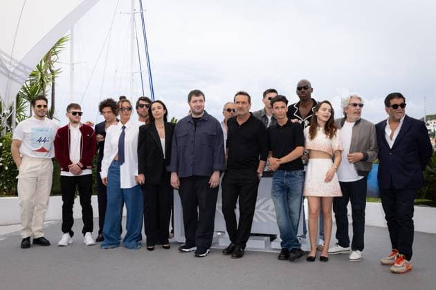 Cannes - L Amour Ouf Photocall Francois Civil, Anthony Bajon, Vincent Lacoste, Adele Exarchopoulos, Hugo Selignac, Elodie Bouchez, Karim Laklou, Gilles Lellouche, Raphaël Quenard, Malik Frikah, Mallory Wanecque, Jean-Pascal Zadi, Alain Chabat and Alain Attal attend the L Amour Ouf (Beating Hearts) Photocall at the 77th annual Cannes Film Festival at Palais des Festivals on May 24, 2024 in Cannes, France. Photo by Shootpix ABACAPRESS.COM Cannes France Copyright: xShootpix ABACAx