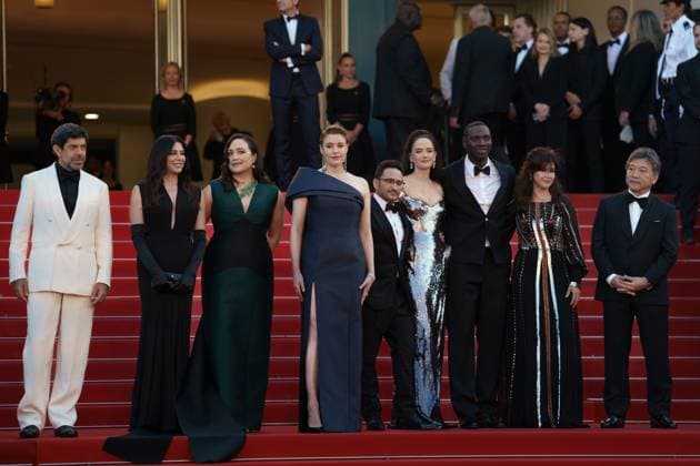 Cannes, France 25th May, 2024 Jury Members Pierfrancesco Favino, Nadine Labaki, Lily Gladstone, President of the Jury Greta Gerwig, jury members Juan Antonio Bayona, Eva Green, Omar Sy, Ebru Ceylan and Hirokazu Kore eda attends the Red Carpet of the closing ceremony at the 77th annual Cannes Film Festival at Palais des Festivals on May 25, 2024 in Cannes, France CINEMA 77eme Festival de Cannes Red Carpet Closing Ceremony 25 05 2024 NorbertScanella Panoramic