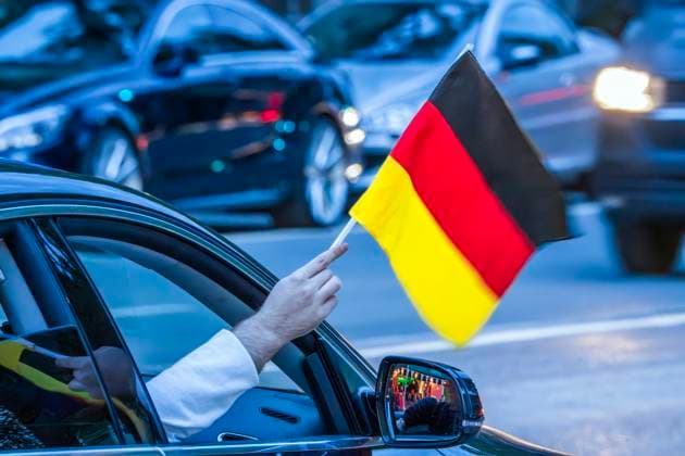 Cheers on Leopoldstrasse over Germanys 5 1 victory in the opening match against Scotland, UEFA EURO 2024, Munich, June 14, 2024 Germany, Munich, June 14, 2024, Drivers enthusiastically wave the German flag on Leopoldstrasse, Germany defeats Scotland 5 1 in the opening match, the European Football Championship lasts until July 14, Football, Sport,
