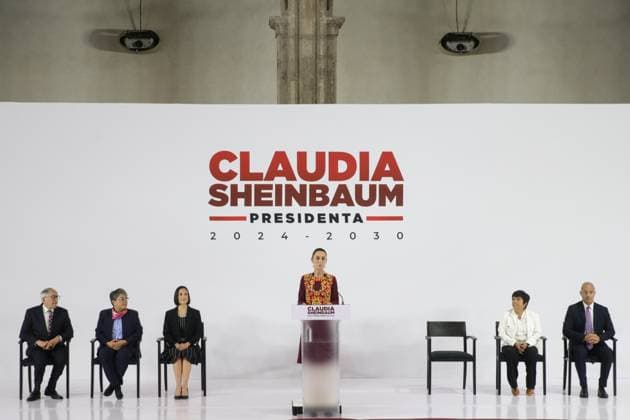 News Bilder des Tages (240628) -- MEXICO CITY, June 28, 2024 -- Mexican President-elect Claudia Sheinbaum (C) speaks during the presentation of her future cabinet members in Mexico City, Mexico, June 27, 2024. Sheinbaum, who is scheduled to take office Oct. 1, unveiled the names of more members of her future cabinet on Thursday. At a press conference in Mexico City, Sheinbaum presented her appointments to the ministries of energy, health, public service, communications and transportation, and agrarian development. (Photo by Xinhua) MEXICO-MEXICO CITY-CLAUDIA SHEINBAUM-CABINET FranciscoxCanedo